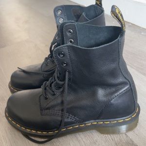 1460 Women’s Pascal boots